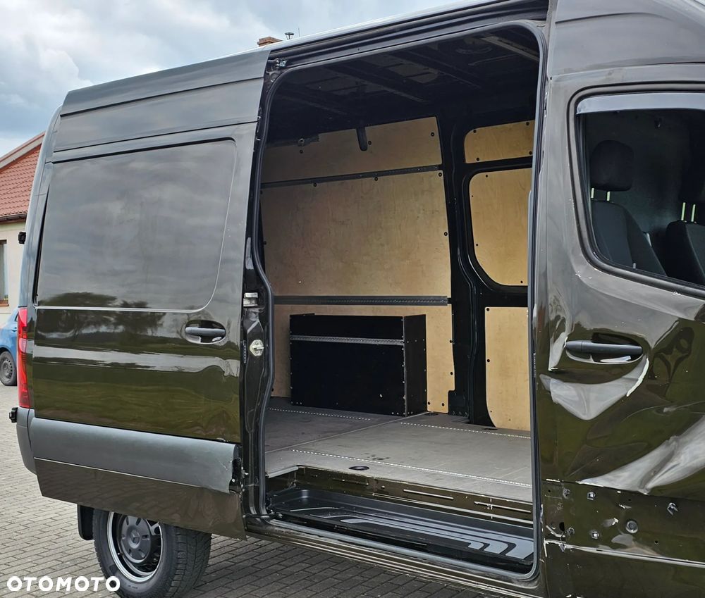 Mercedes-Benz Sprinter - 22