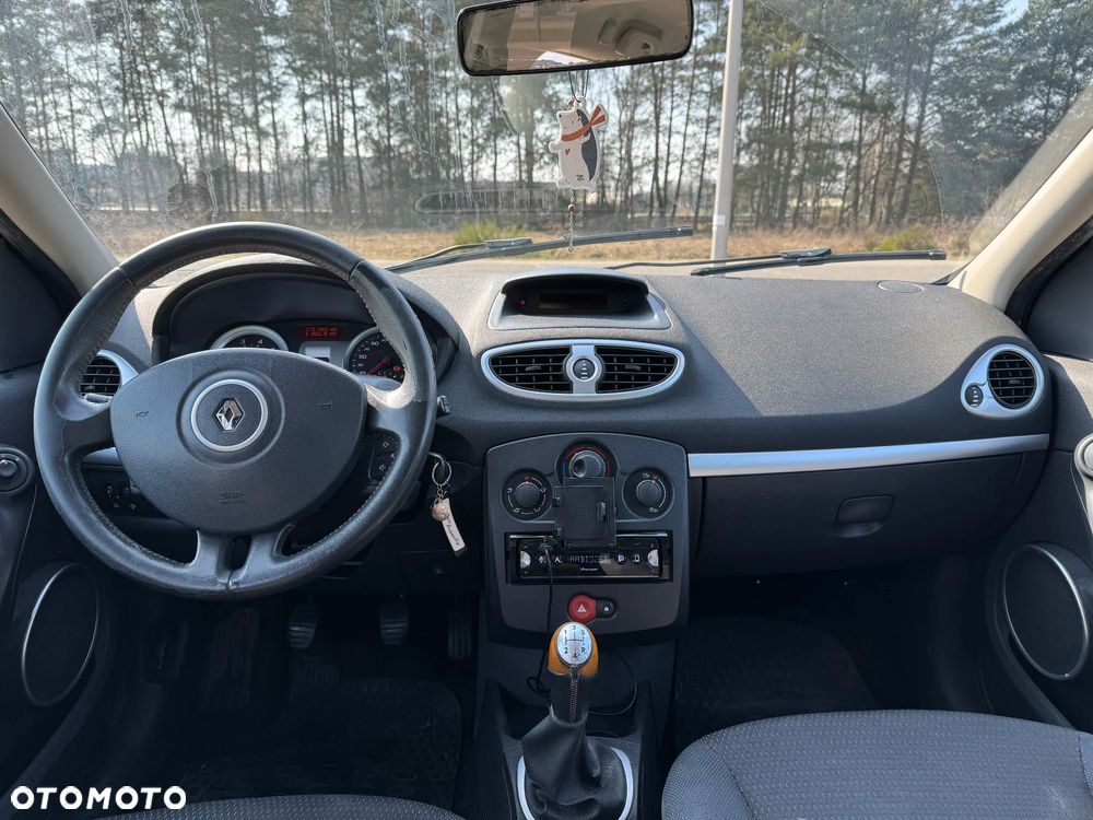 Renault Clio - 10