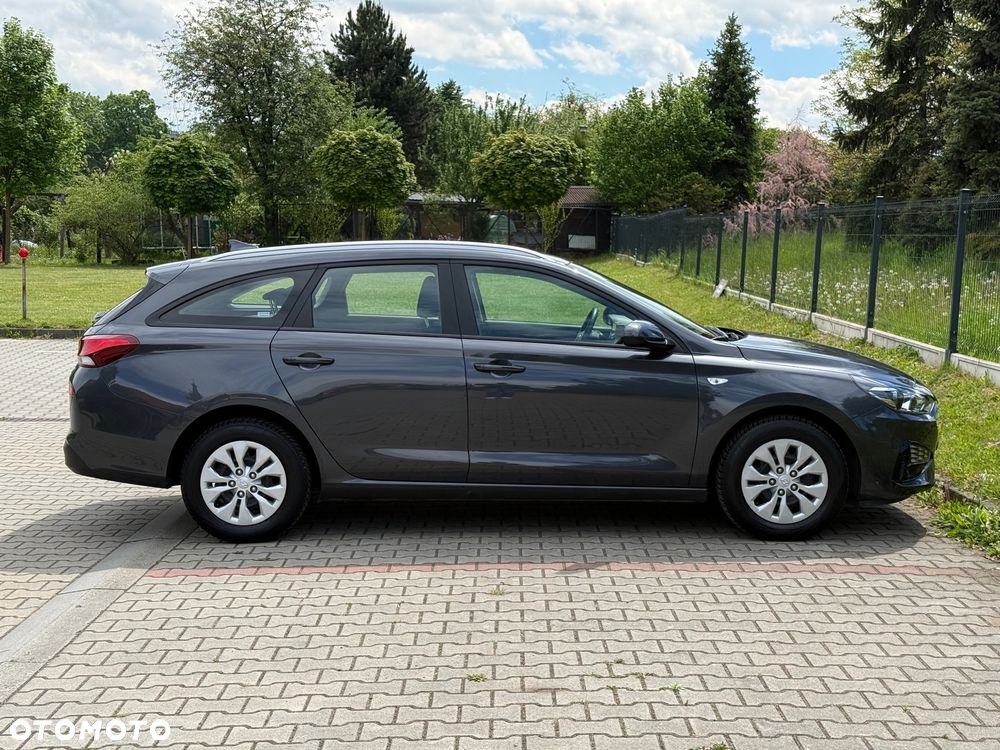Hyundai i30 1.5 DPI Classic + - 21