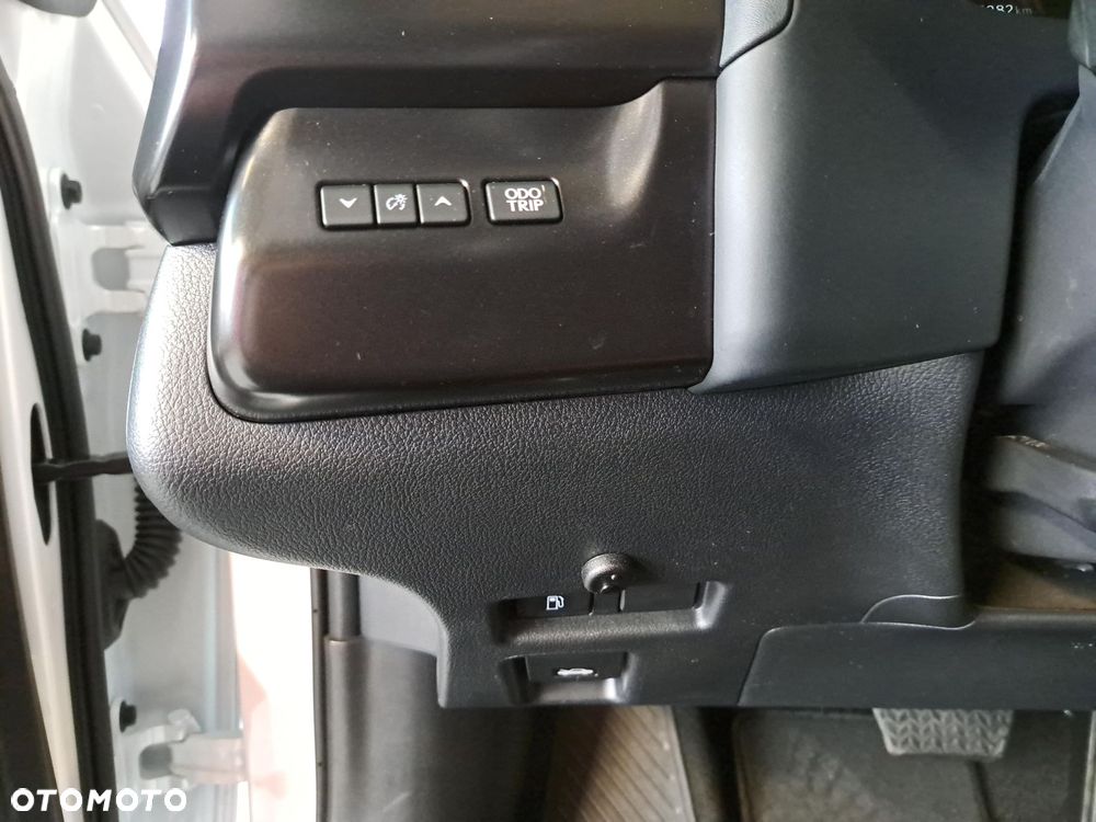 Lexus UX 300h Business - 26