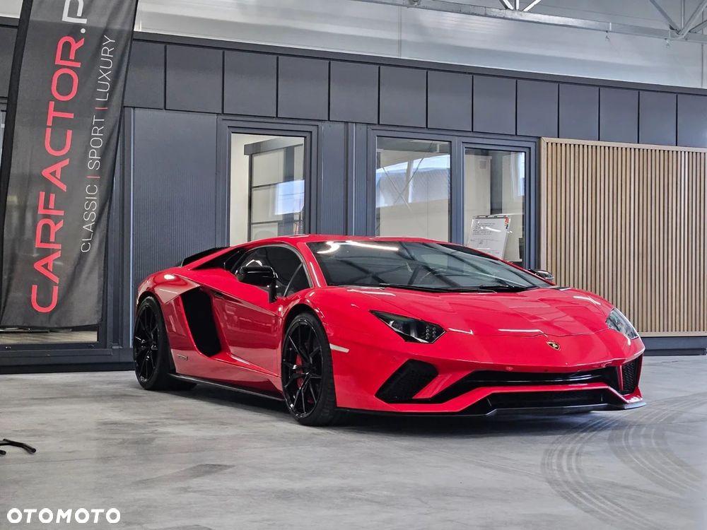 Lamborghini Aventador - 4