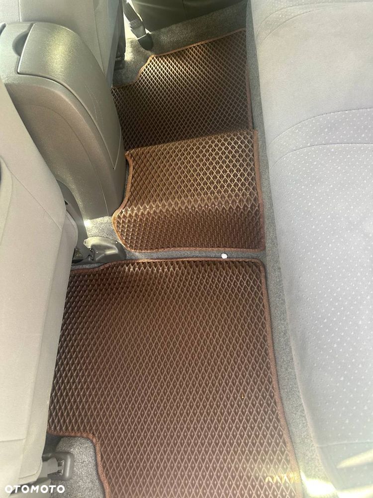 Toyota Prius - 20