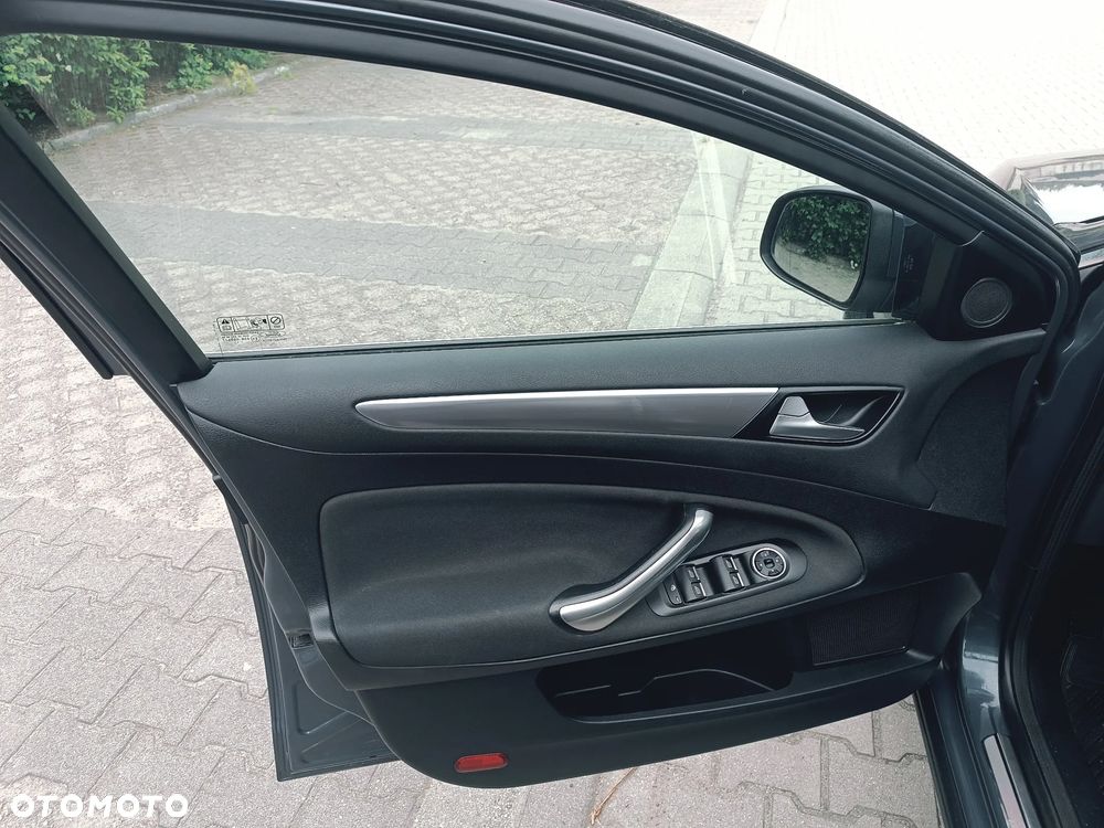Ford Mondeo 2.0 EcoBoost Titanium - 11