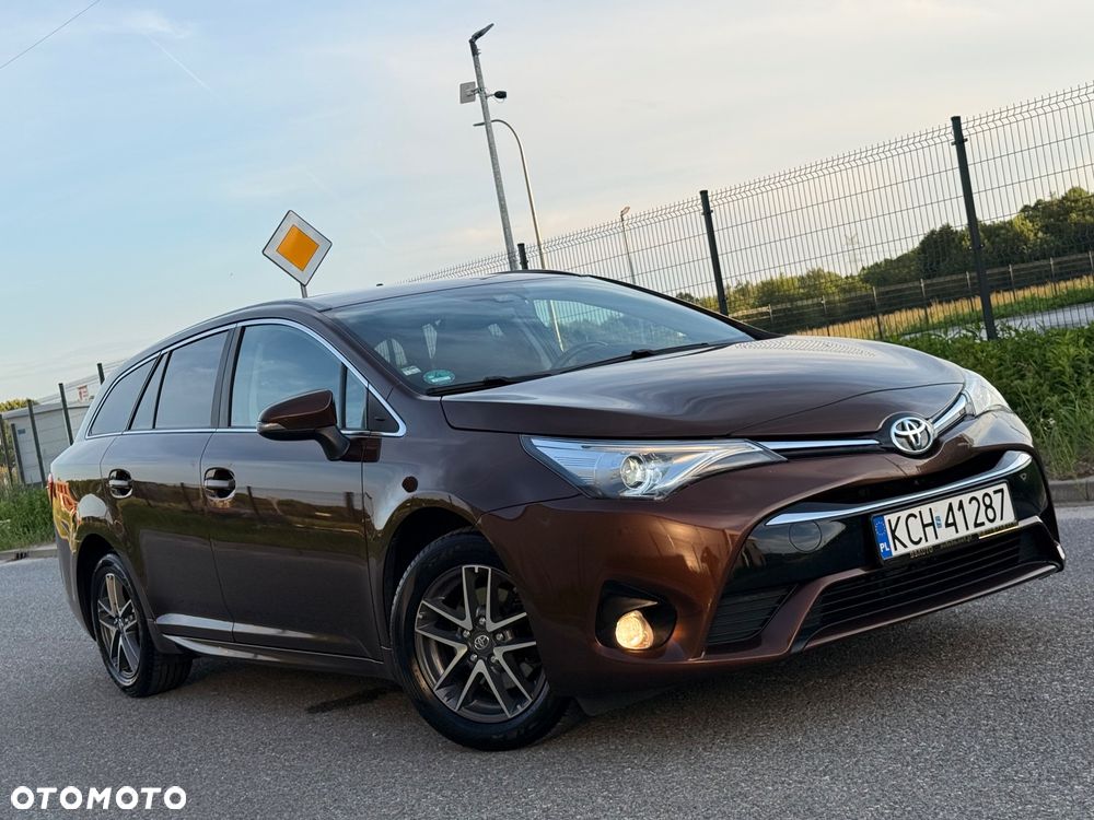 Toyota Avensis 1.8 Selection - 11