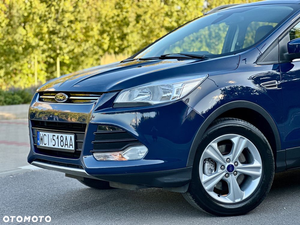 Ford Kuga 2.0 TDCi 2x4 Titanium - 4