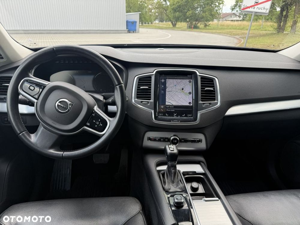 Volvo XC 90 D5 SCR AWD Momentum 7os - 9