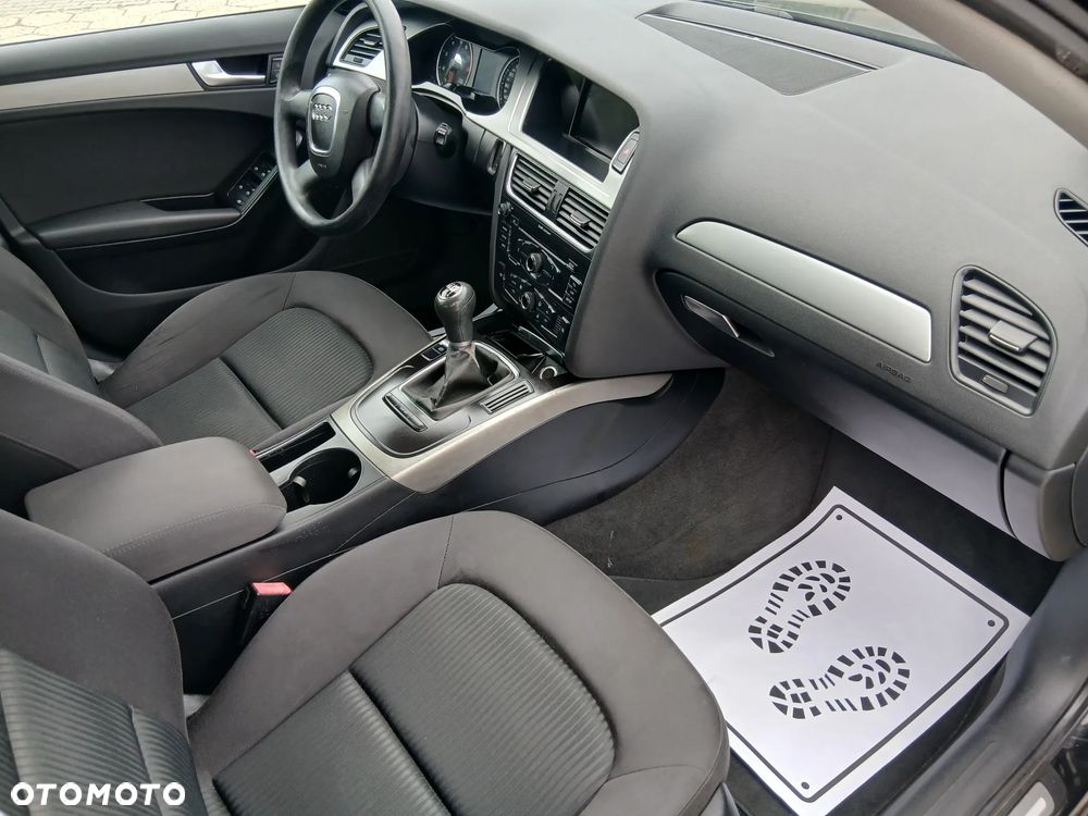Audi A4 Limousine - 14