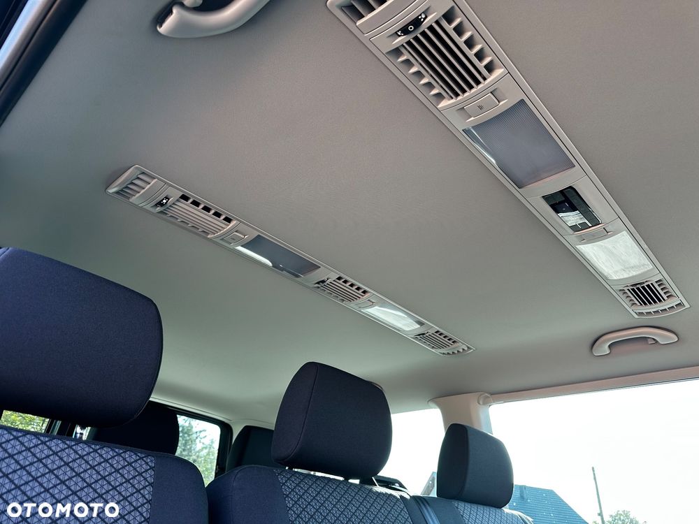 Volkswagen Caravelle - 10