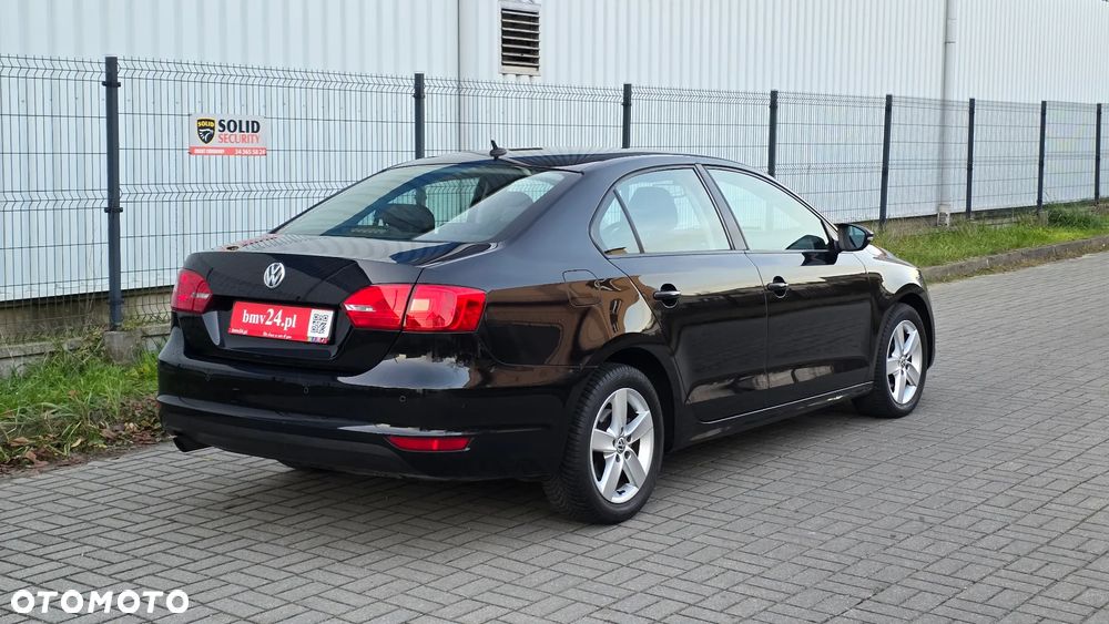Volkswagen Jetta 1.2 TSI Comfortline Perfectline - 4