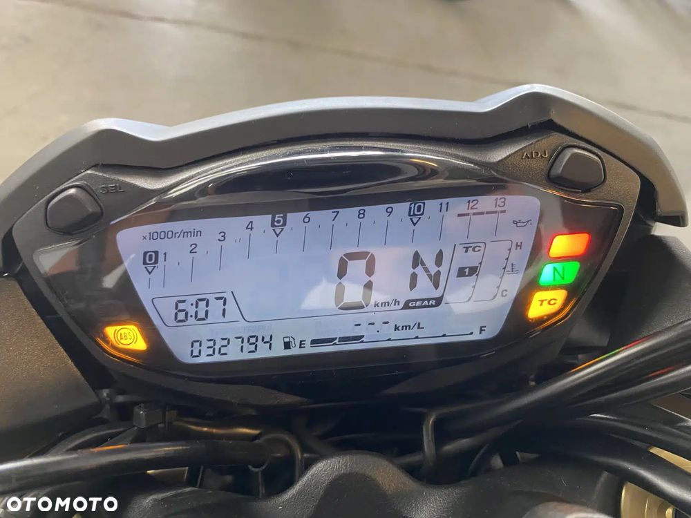 Suzuki GSX 1000 - 26