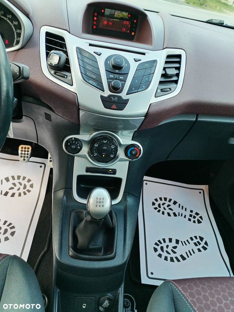 Ford Fiesta 1.25 Titanium - 37