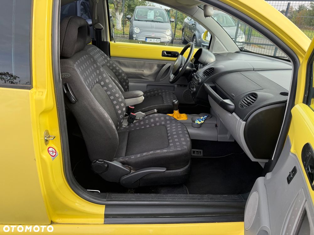 Volkswagen New Beetle - 9
