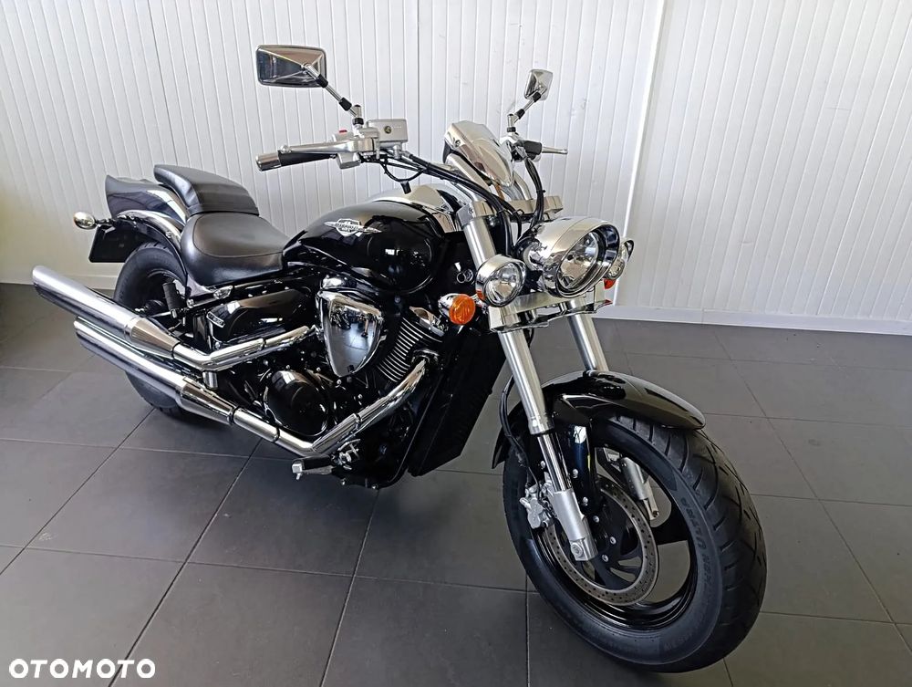 Suzuki Intruder - 14