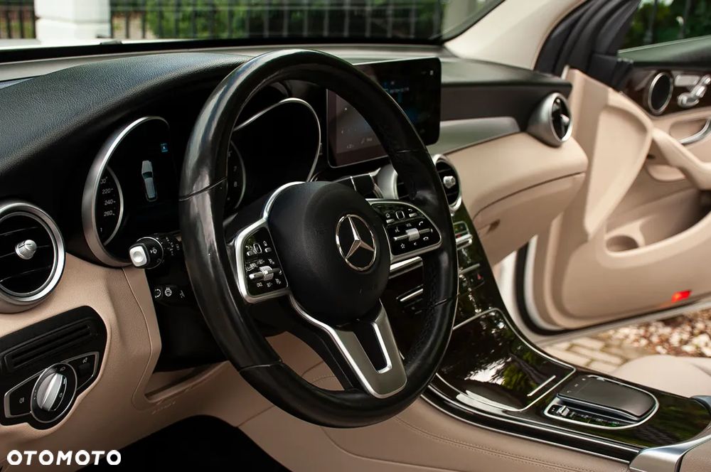 Mercedes-Benz GLC 300 4Matic 9G-TRONIC AMG Line - 24