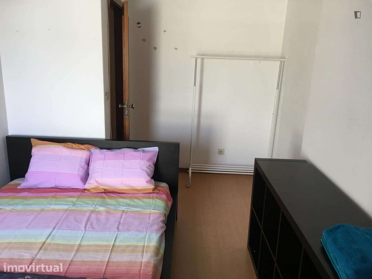 Quarto - localizado em Paranhos Porto - Grande imagem: 5/26