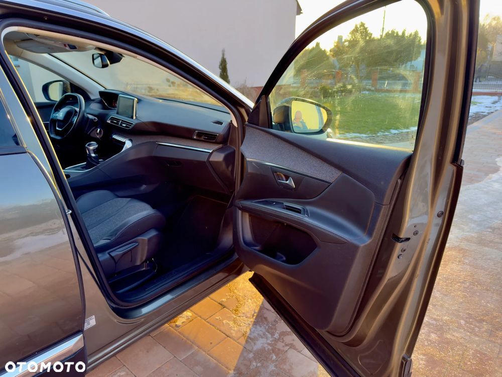 Peugeot 5008 BlueHDi 120 Allure - 21