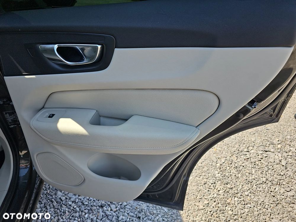 Volvo XC 60 B4 D Plus Bright - 23