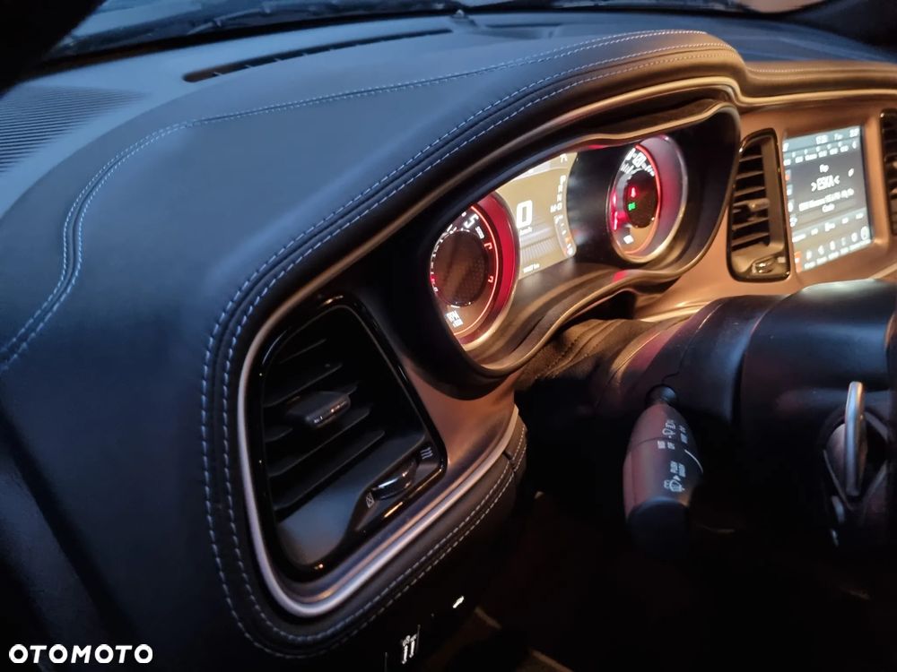 Dodge Challenger 6.4 Scat Pack - 10