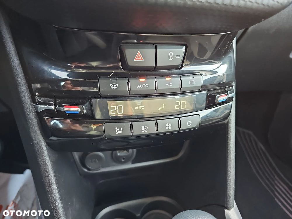 Peugeot 2008 1.2 Pure Tech Allure S&S EAT6 - 21