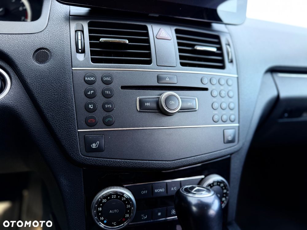 Mercedes-Benz Klasa C 200 (BlueEFFICIENCY) 7G-TRONIC Avantgarde - 22
