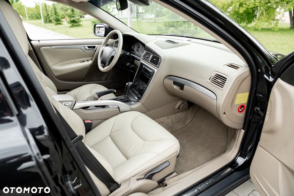 Volvo XC 70 AWD Momentum - 26