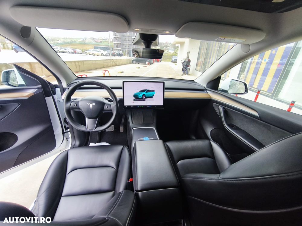 Tesla Model Y - 5