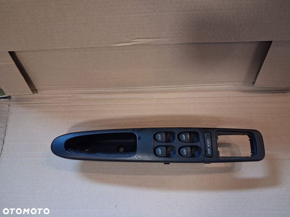 Przełączniki szyb FIAT ALFA  ROMEO 166    156029685   OE - 1
