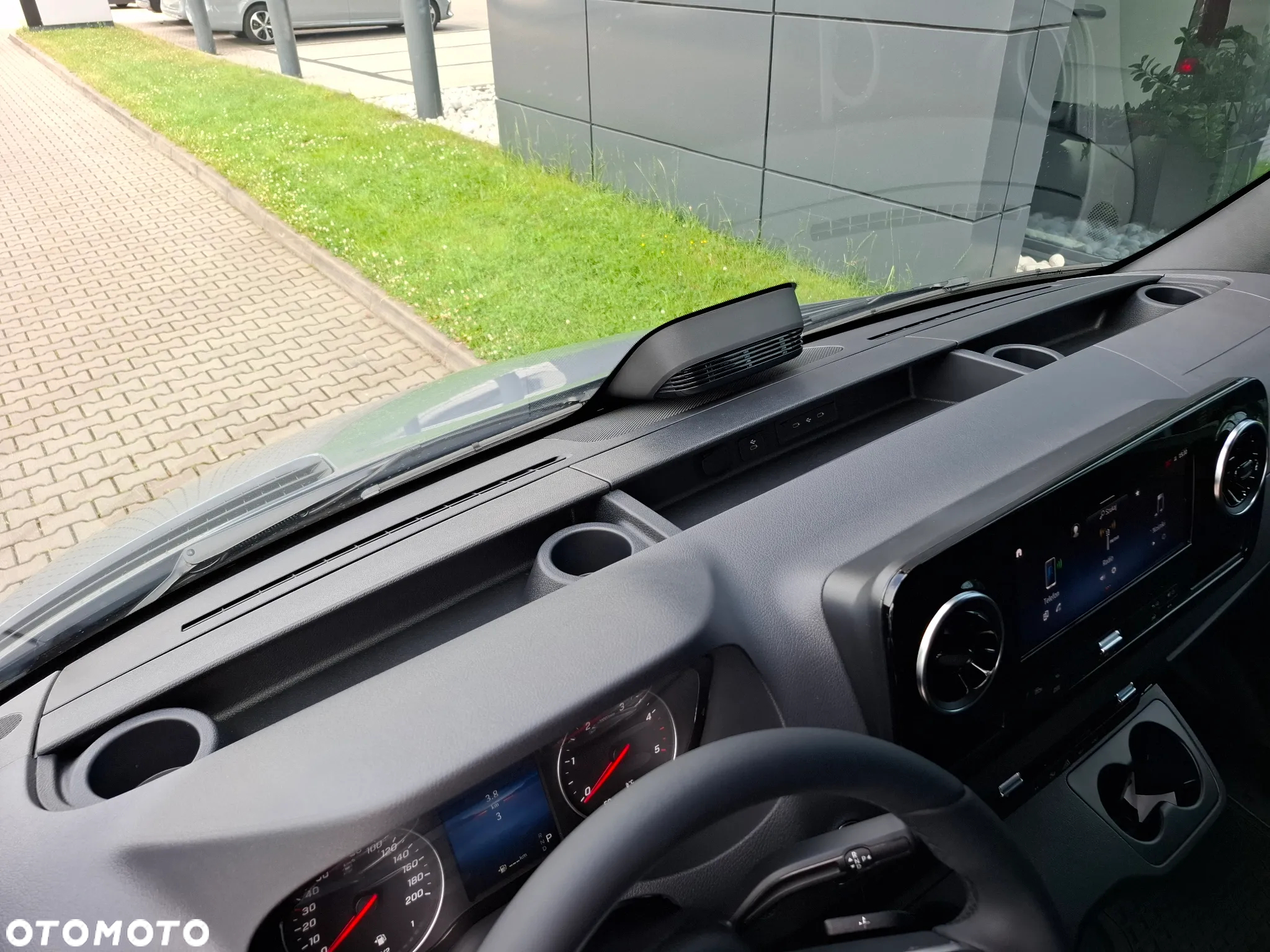 Mercedes-Benz Sprinter 317 CDI Furgon PRO długi 4325 mm L3H2 - 33
