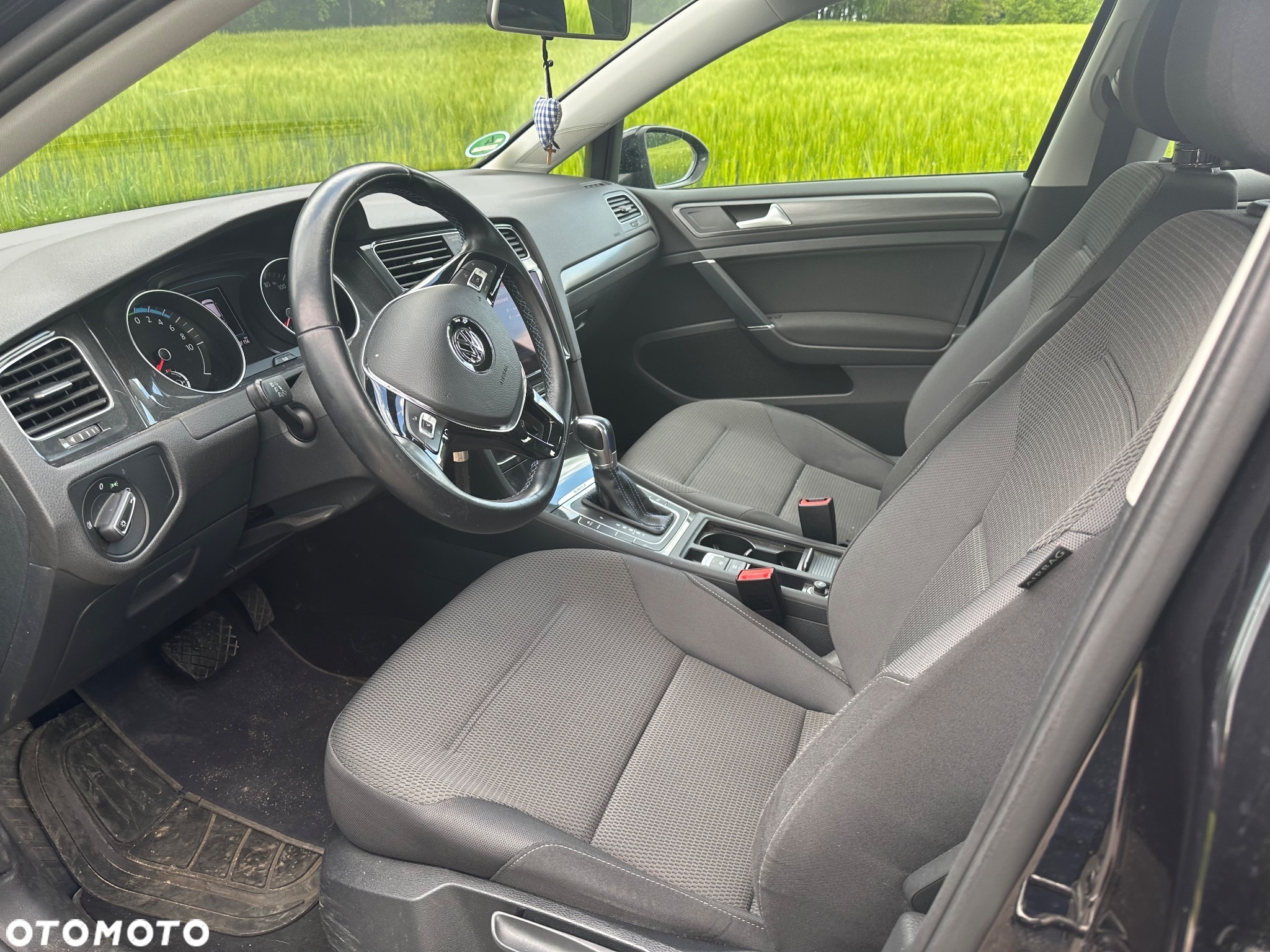 Volkswagen Golf e-Golf - 11