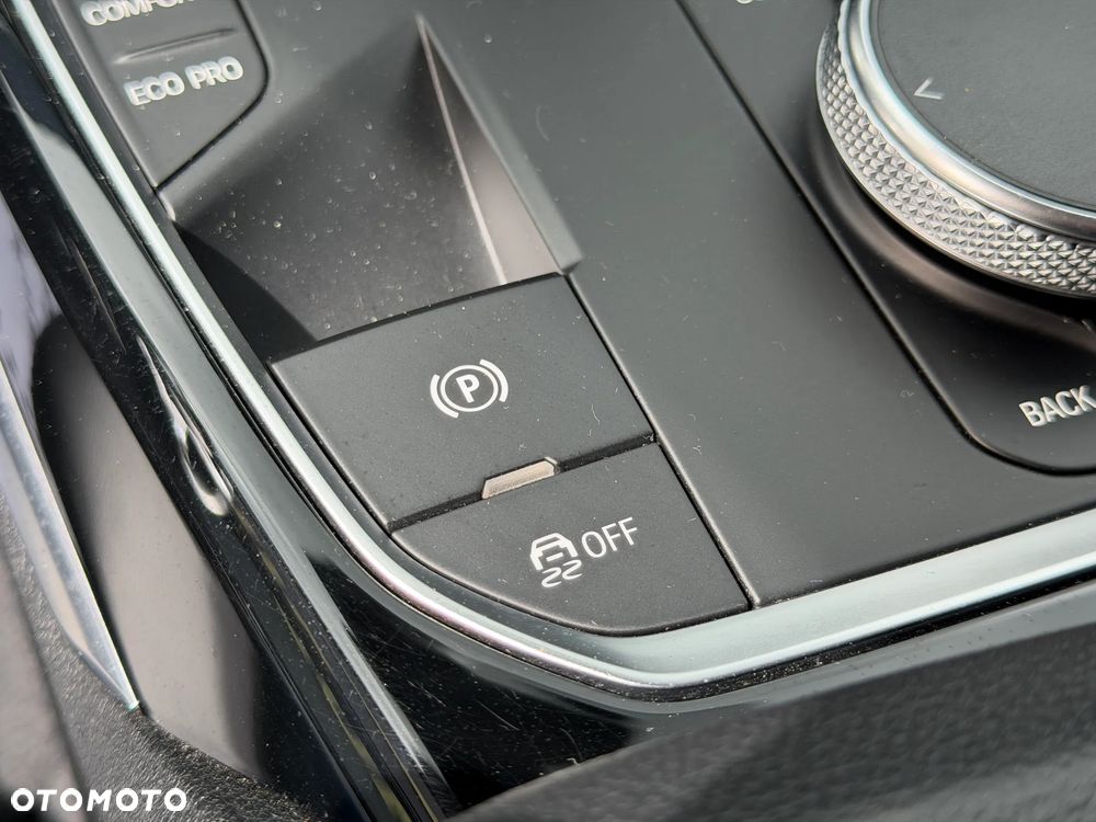 BMW Seria 3 318i - 21