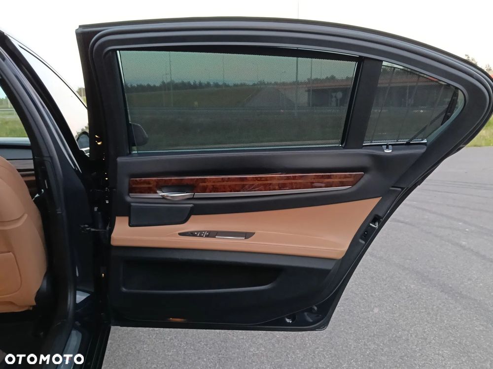 BMW Seria 7 - 35
