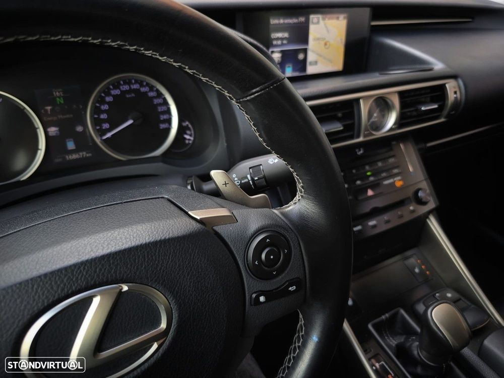 Lexus IS 300H Executive+ - 17