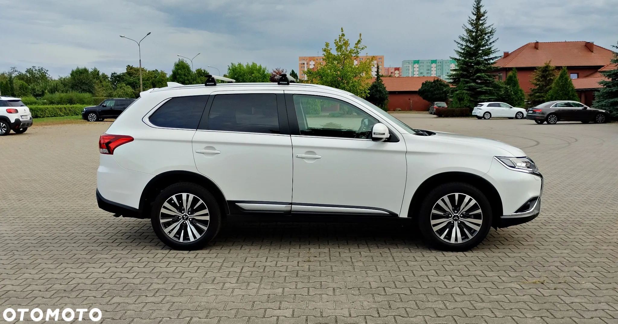 Mitsubishi Outlander 2.0 Intense + Navi 4WD CVT - 8