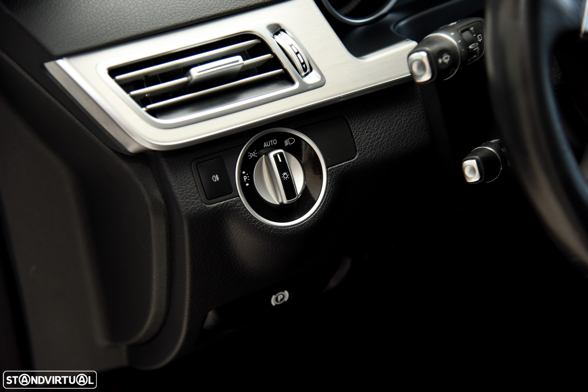Mercedes-Benz E 300 Bluetec Hybrid Avantgarde - 12