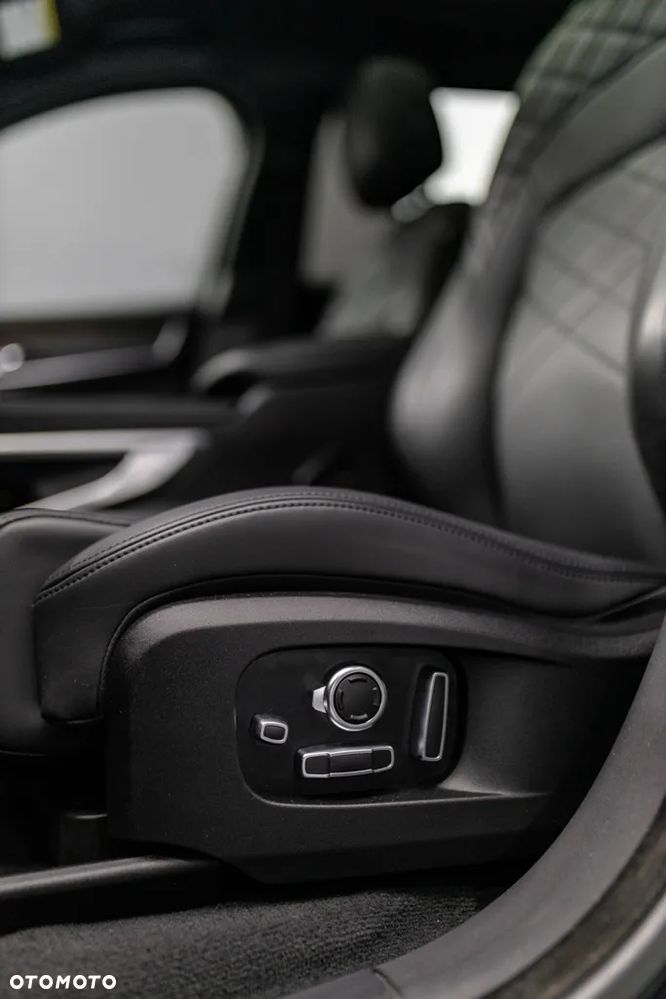 Jaguar F-Pace P250 AWD R-Dynamic Black - 12