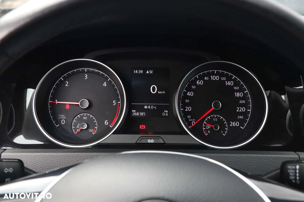 Volkswagen Golf 1.6 TDI DPF BlueMotion Technology Highline - 25