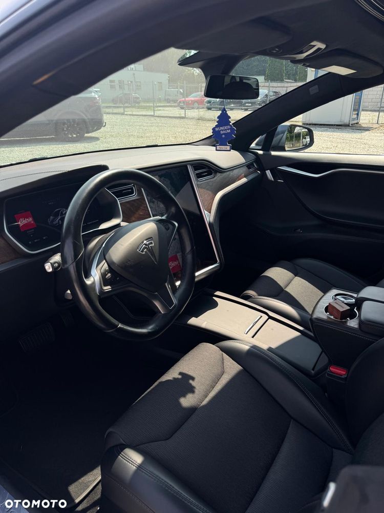 Tesla Model S 90 D - 11