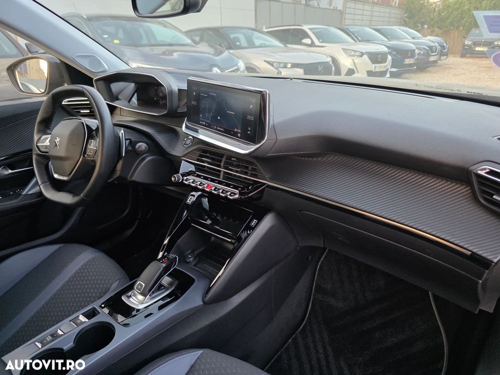 Peugeot 2008 PureTech 130 EAT8 GT - 17