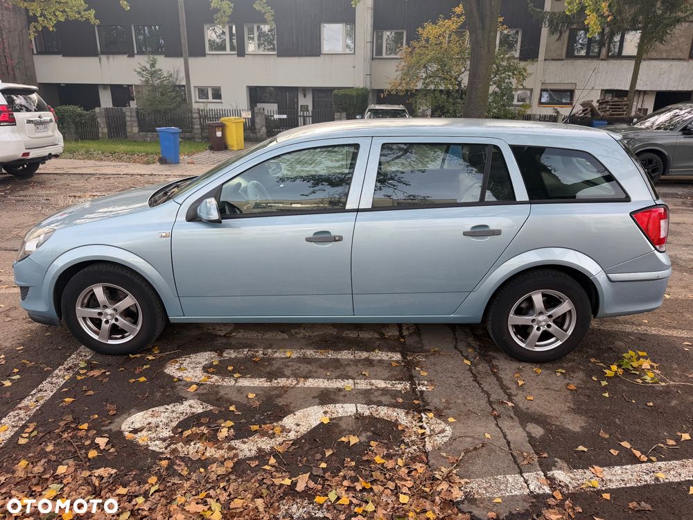 Opel Astra 2009 photo 2