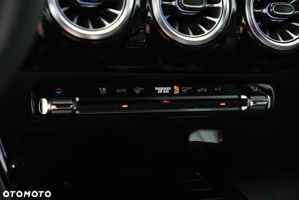 Mercedes-Benz Klasa A 200 AMG Line 7G-DCT - 22