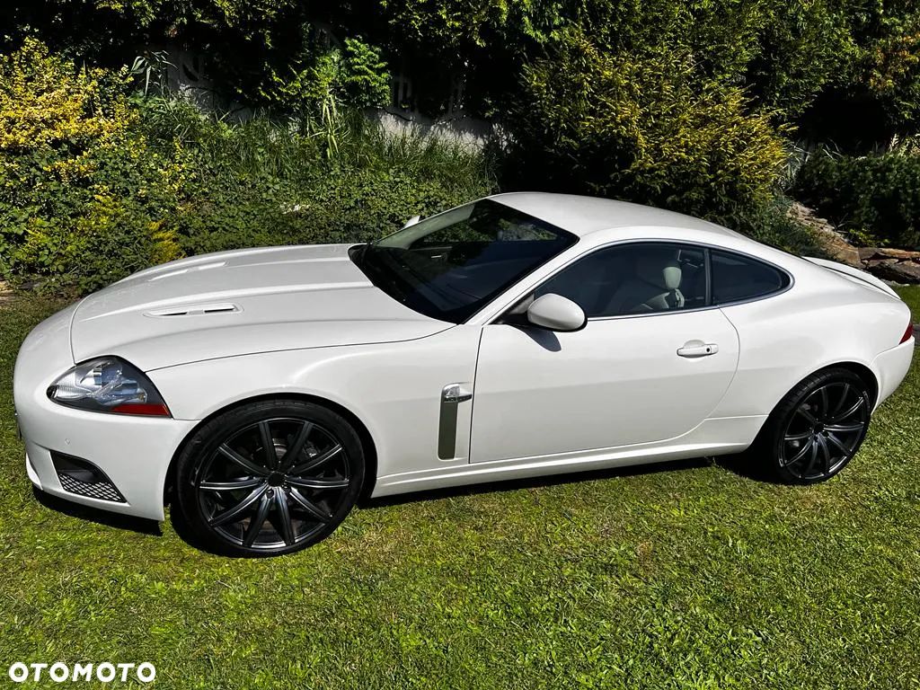 Jaguar XK XKR Coupe - 1