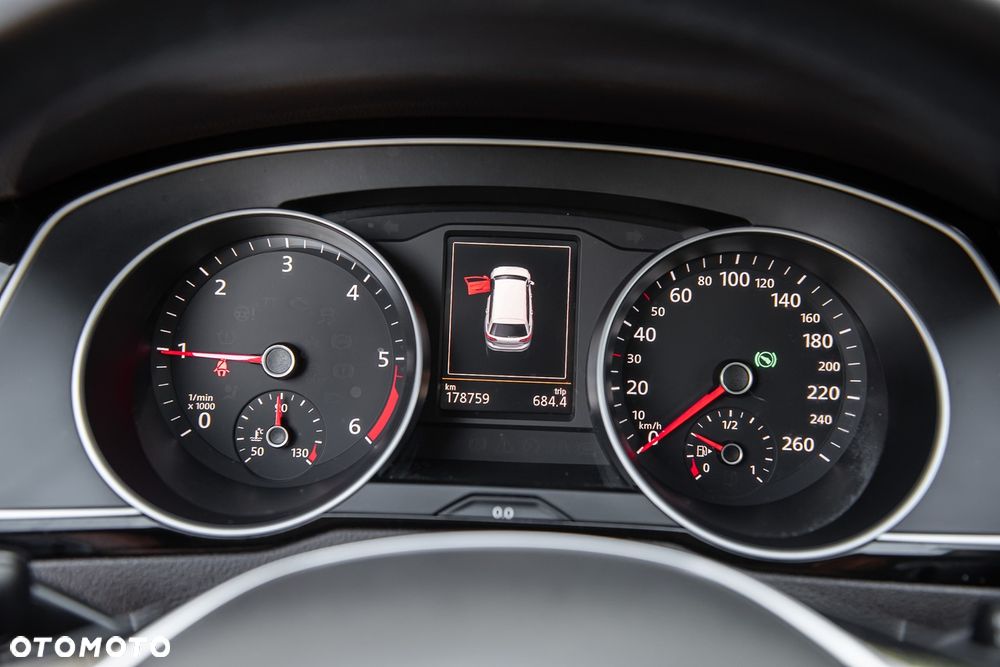 Volkswagen Passat Variant 2.0 TDI SCR DSG Highline - 19