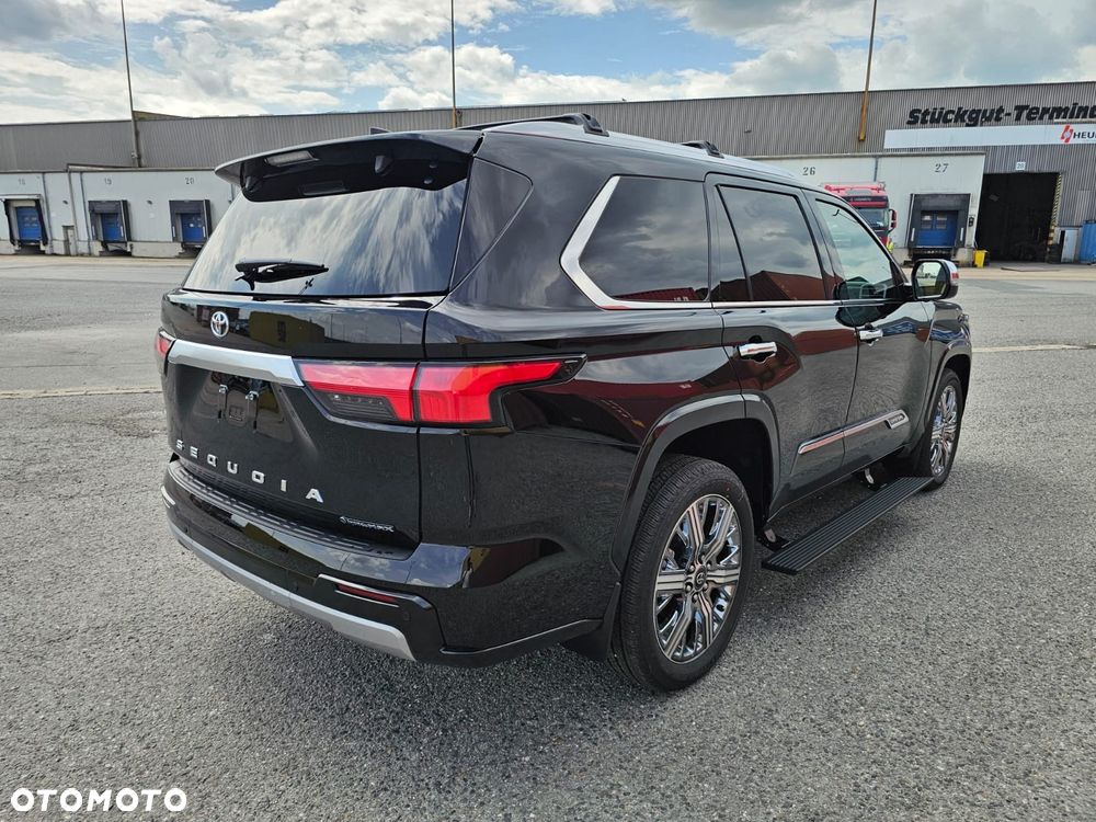 Toyota Sequoia - 7