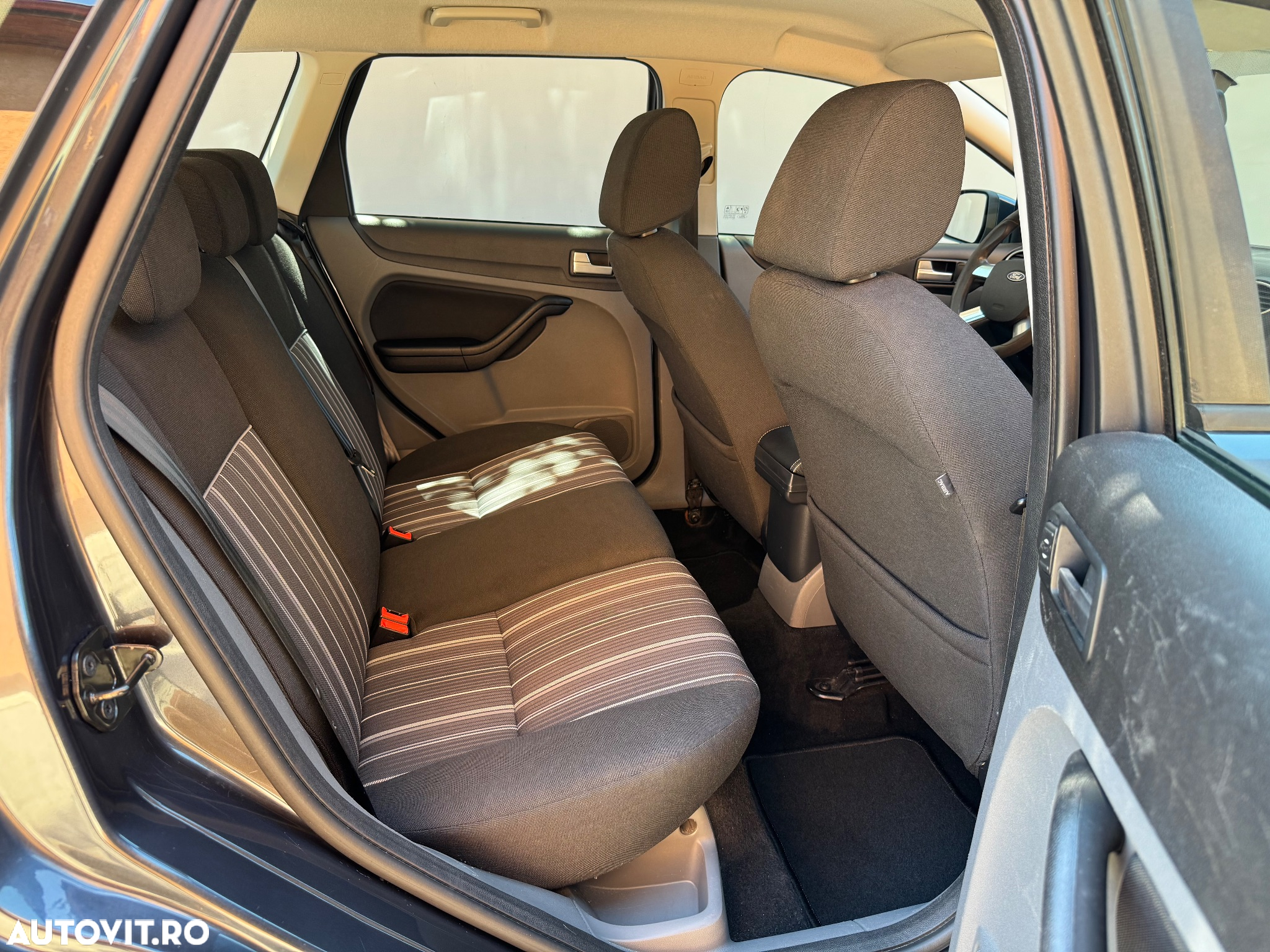 Ford Focus Turnier 1.6 Ti-VCT Ambiente - 7