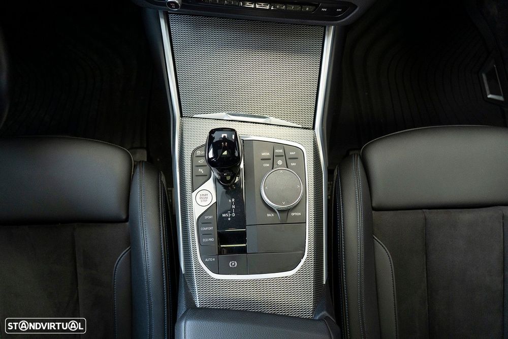 BMW 320 d Pack Desportivo M Auto - 43