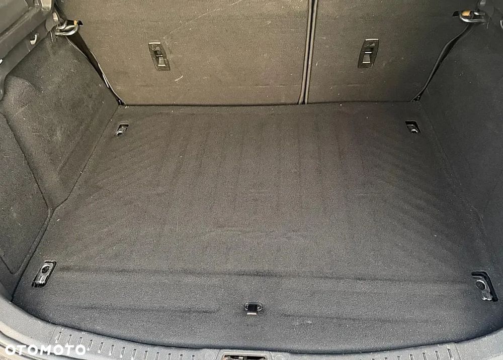 Ford Focus 1.5 EcoBlue Start-Stopp-System ST-LINE DESIGN - 32