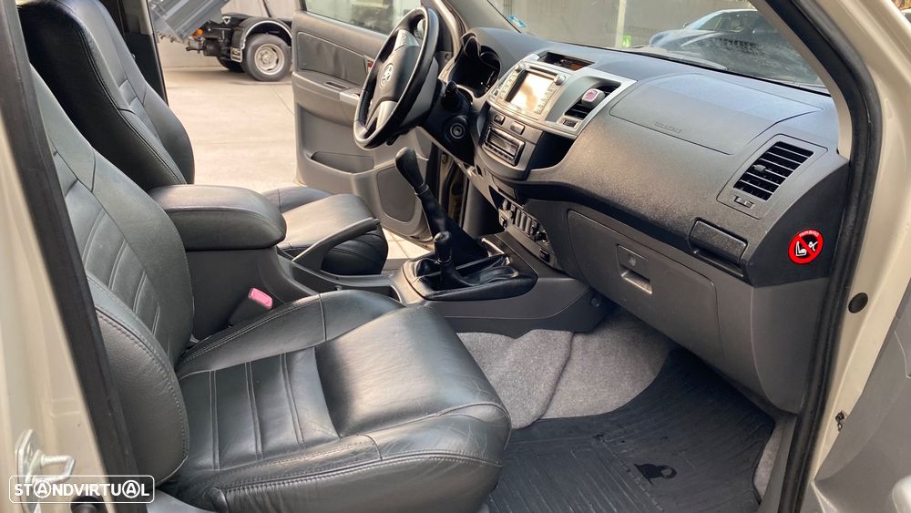 Toyota Hilux 4x4 Cabine Dupla DPF Comfort - 13
