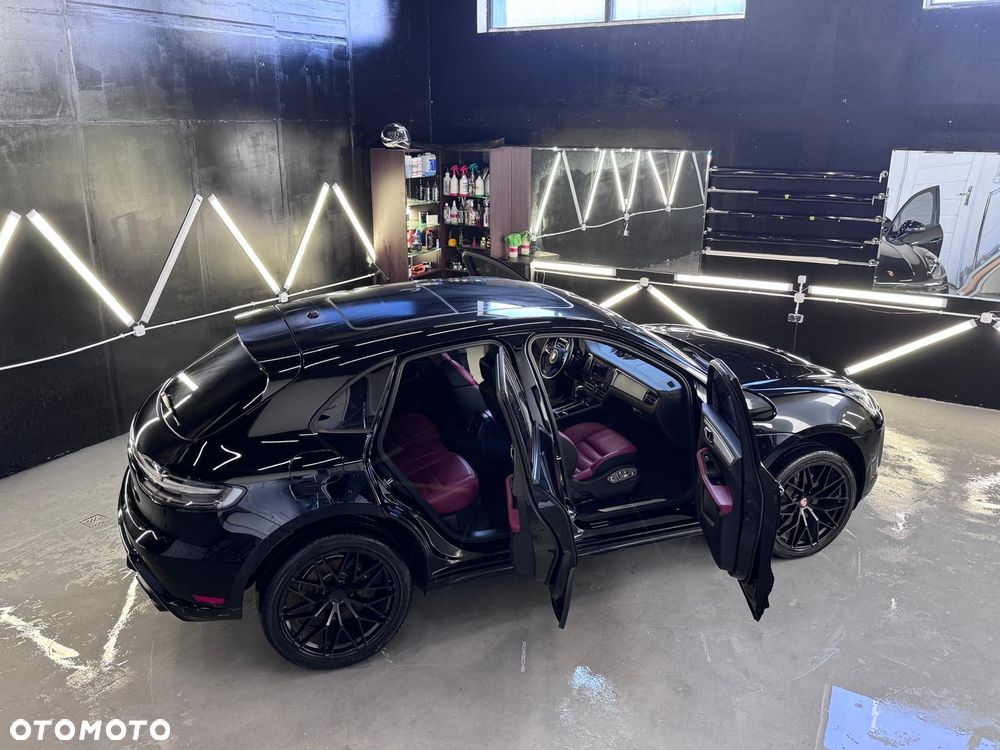 Porsche Macan - 24