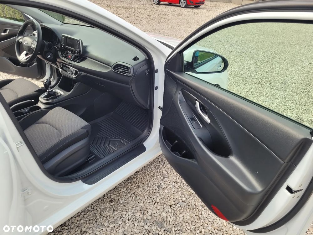 Hyundai i30 1.4 Family - 27