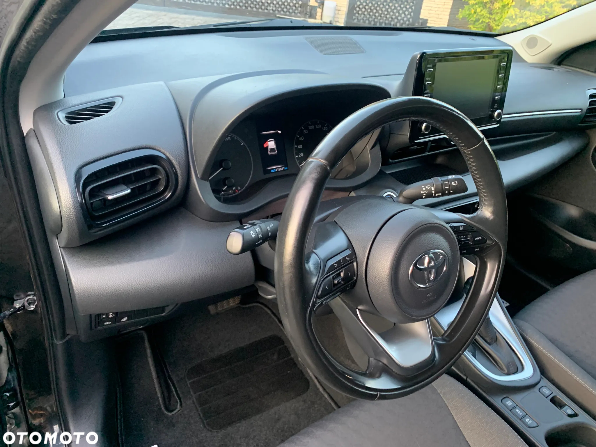 Toyota Yaris Hybrid 1.5 Executive - 24